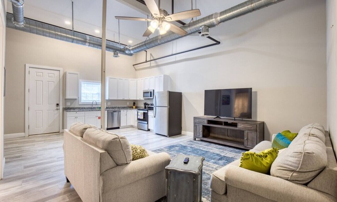Biloxi Apartment | Oceanfront Josette Room: Family-Friendly Retreat in Biloxi
