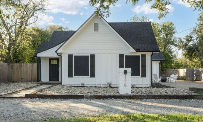Landon Branch House | Discover The JOY House: 10/10 Rated Waco Cottage Retreat