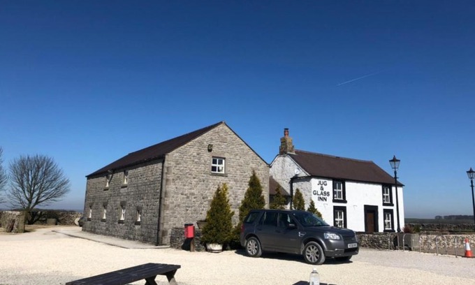 Newton Grange Hotel | Discover The Jug & Glass Inn: Family-Friendly Getaway