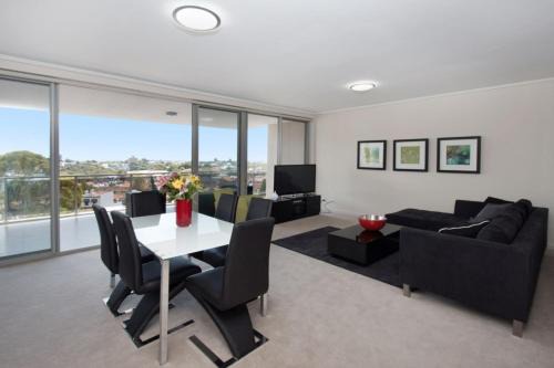 Bondi Junction Apartment | Modern 2BR Junction Palais Apartment in Bondi Junction