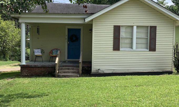 Brookhaven House | Experience The Jungalow: 10/10 Reviews & Family Friendly!