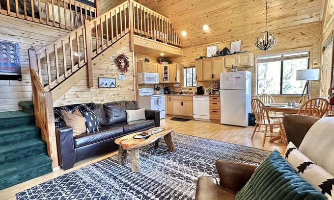 Heber Cabin | Unwind at The Juniper Grove with Private Hot Tub & Spa