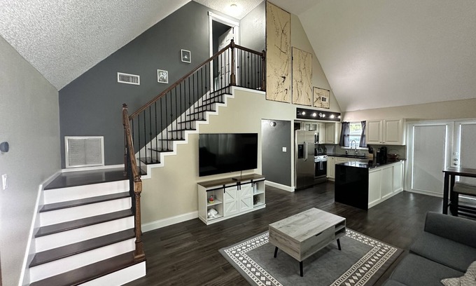 Jupiter Farms House | Experience The Jupiter Chalet: Pet-Friendly Beach Retreat