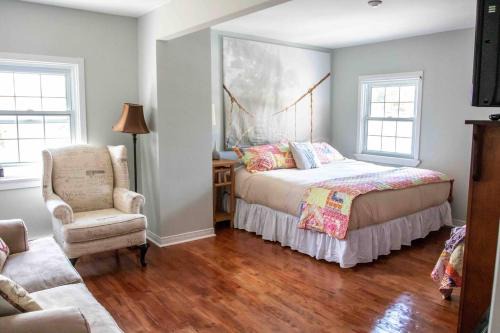 Bracebridge Apartment | Cozy Stay at The Jypsy Inn - Journey Apartment Muskoka