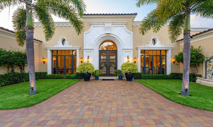 Kahala House | Experience The Kahala Mansion: Oceanfront Escape with Pool