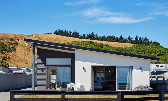 South Bay House | Discover The Kaikoura Bach Retreat: Family-Friendly Getaway
