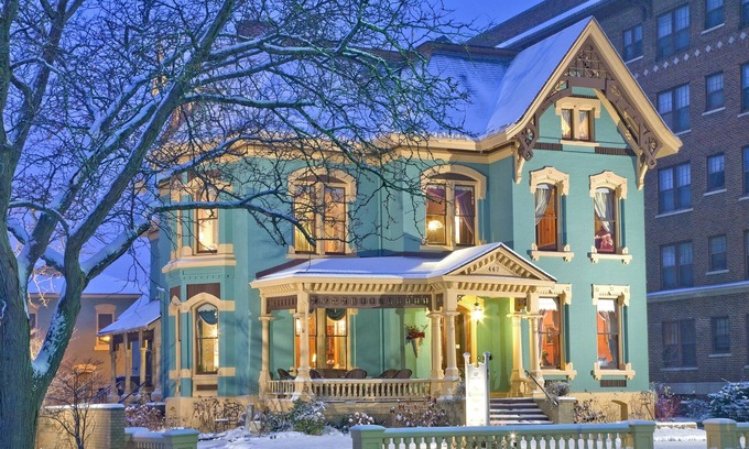 Central Business District Bed & Breakfast | Discover Kalamazoo House: 4-Star Spa Getaway with Breakfast