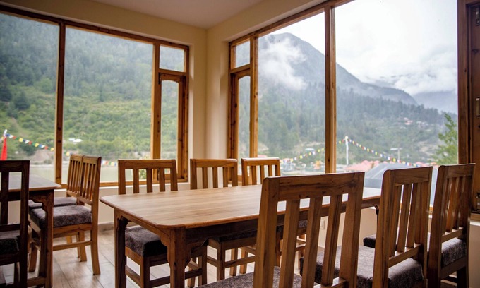Sangla Hotel | Cozy Kamru Riverside Camps: Family-Friendly Retreats
