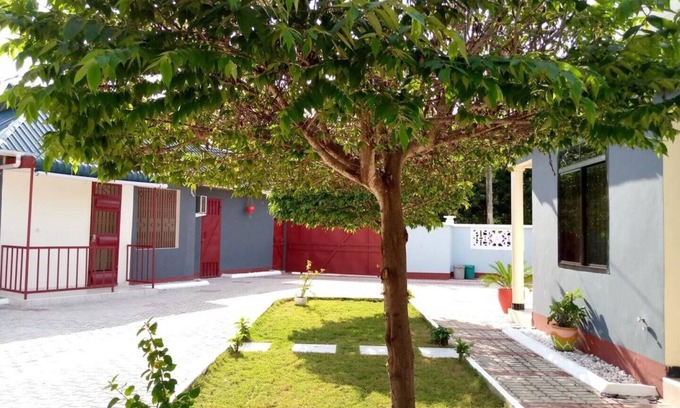 Kigamboni House | Discover The Kanyi KG7: Breakfast & Kitchen Amenities