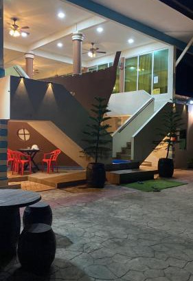 Kampung Sura Masjid Hotel | The Kapal Seaview Resort