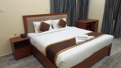 Mahmoorganj Apartment | Cozy Retreat at The Kashyaam - Ideal for Summer Getaways