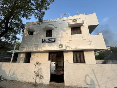 Tiruchirappalli House | The Kaya Airport Nest