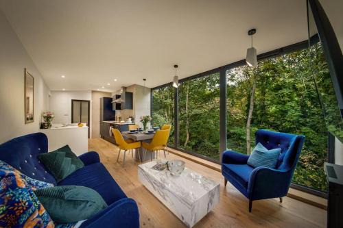 Cragg Vale House | Pet-Friendly Retreat: The Keep at Castlegate in Hebden Bridge