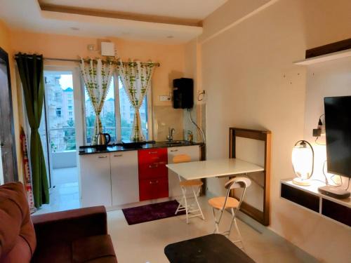 Puri Apartment | Relax at Kefi Beach Side Homestay with Pool Access