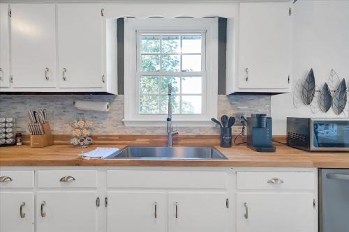 Frankfort House | Discover The Kentucky Bluegrass Retreat: Family & Pet Friendly