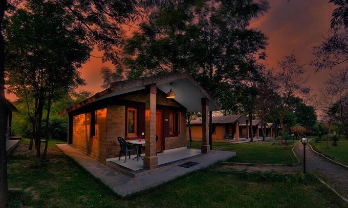 Nurpur Bedi Cabin | Experience The Kikar Lodge: Rated 9/10 with Pool & Spa
