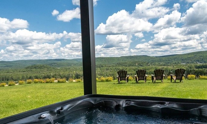 Matawinie Regional County Municipality Condo | The King of Matha, stuck on the Matha golf course and the Matha slides