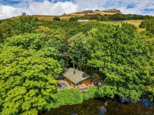 Saddleworth House | The Kingfisher Safari Tent - pets welcome