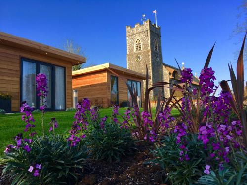 Irstead Cabin | Explore The Kings Arms - Fleggburgh: Pet Friendly Retreat