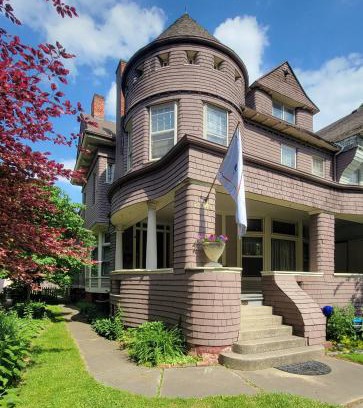 Downtown Toledo Bed & Breakfast | Family-Friendly Comfort at The Kings Throne Inn & Guest House