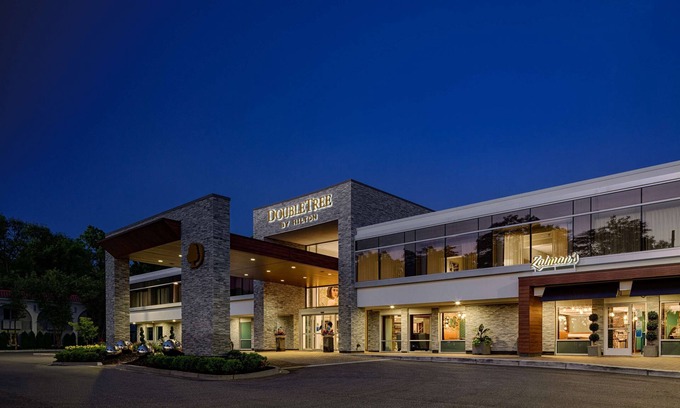 Bloomfield Hills Hotel | Elegant Stay at The Kingsley Bloomfield Hills - DoubleTree by Hilton