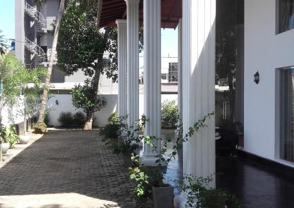 Kiribathgoda Hotel | Welcoming Stay at The Kingston Hotel with Breakfast Included