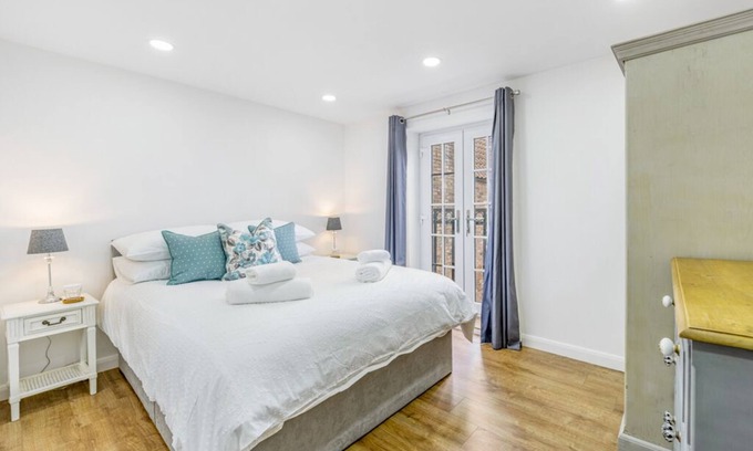 Boston Apartment | Elegant Kip Suite at The Rooftops with Pool & Kitchen