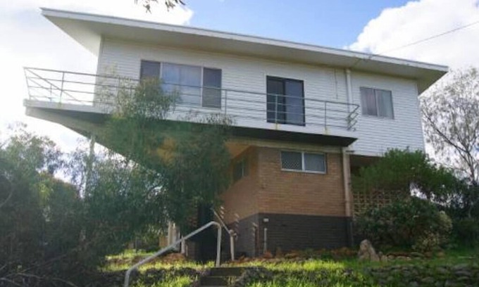 Guilderton House | Cozy Kite Beach Cottage in Guilderton with Kitchen Access