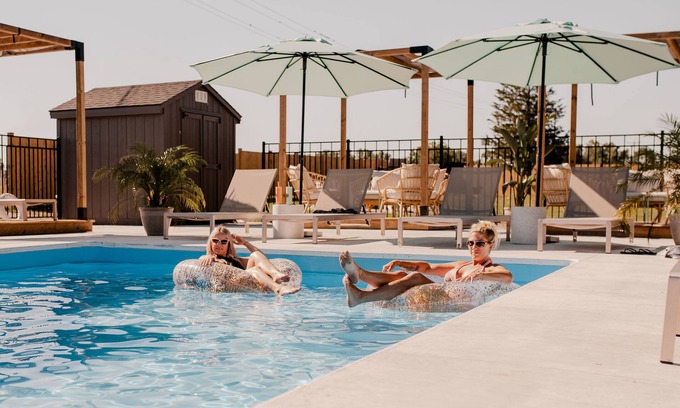 Grand Bend Hotel | Discover The Kiwi Motel: Pool, Spa & Family-Friendly Fun