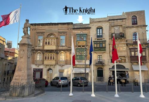 Birgu House | Historic Haven: The Knight Overlooking Birgu's Central Square