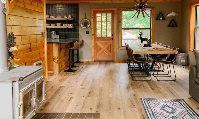 Arnold Cabin | The Knotty Pine · The Knotty Pine Lodge in Blue Lake Springs