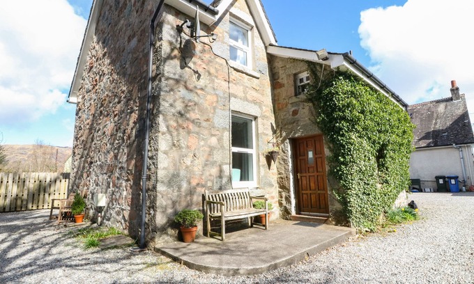 Taynuilt Apartment | Pet-Friendly Getaway: The Knowe Lower in Taynuilt