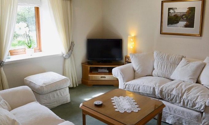 Reay House | Family-Friendly Stay at The Knowes - 4-Star Comfort