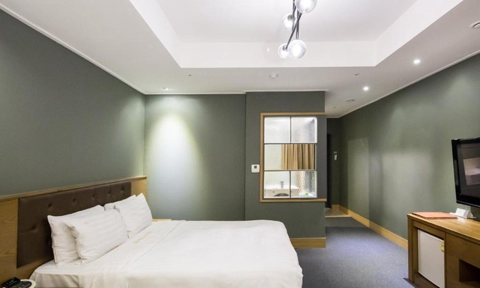 Sang-dong Hotel | Experience Comfort at The Koryo Hotel - 4-Star Stay