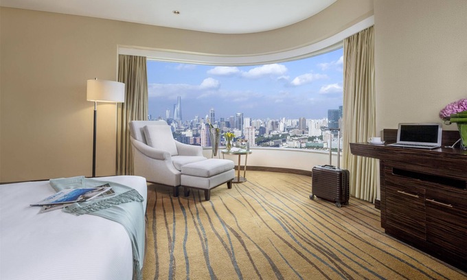 Jing'an Hotel | Explore The Kunlun Jing An: Family-Friendly with Spa & Pool