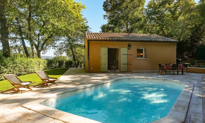 Saint-Paul-Trois-Chateaux Ski Chalet | Inviting Getaway at Little House on the Colline with Pool