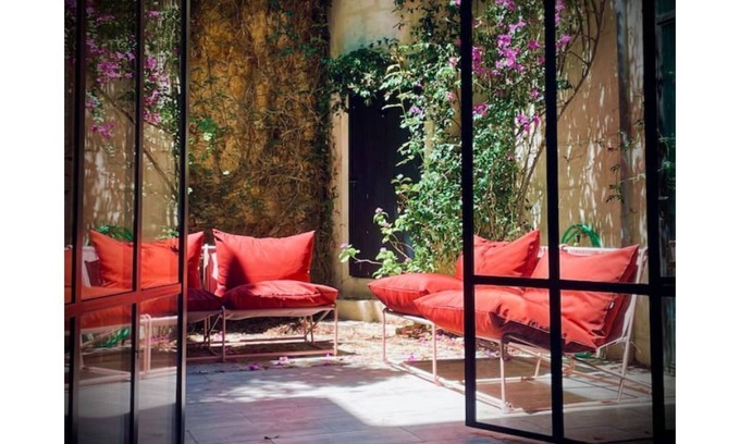 Rochefort House | Top-Rated Getaway at The Lady of Glass with Kitchen Access