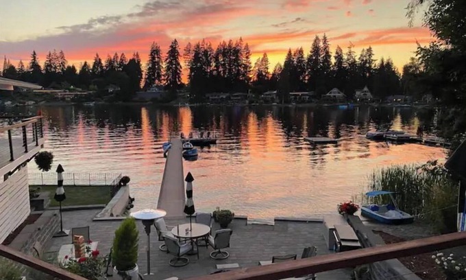 Lacey House | Guest Rated 10/10: The Lake Cottage at Camp Midles