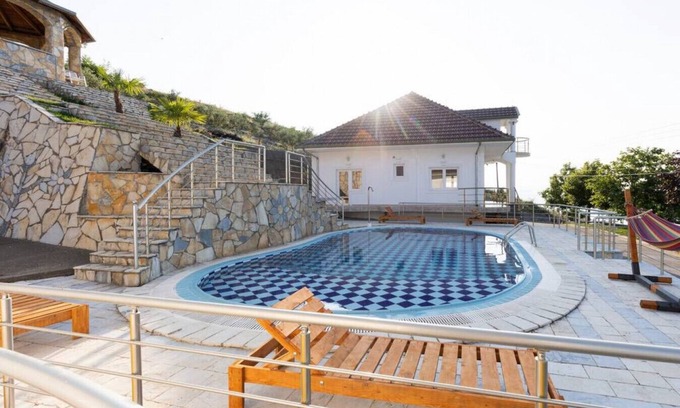 Shkoder House | Relaxing Lake Views at The Lake House 2 by PikHost