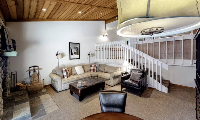Lakeshore Condo | Inviting Lake House Condo with Pool and Hot Tub Amenities