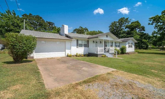Salina House | Experience The Lake House At Hudson: Rated 10/10 Stay!