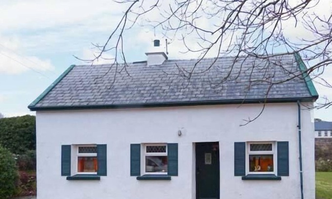 Wild Atlantic Way Cottage | THE LAKE HOUSE, CONNEMARA in Lettermullen, County Galway