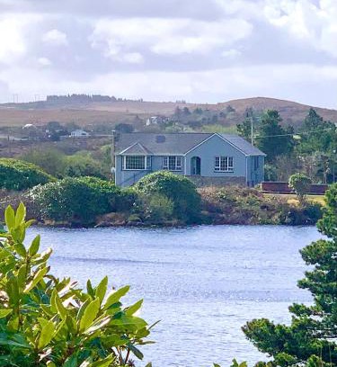 Dungloe House | Discover The Lake House Dungloe: 4-Star Pet-Friendly Retreat