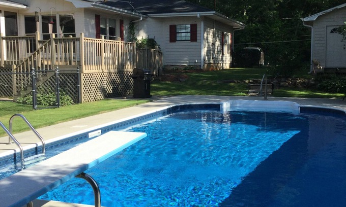 Sharpsburg House | Unforgettable Stay at The Lake House in Clearwater