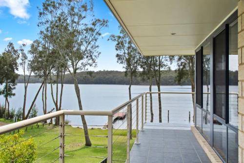 Kings Point House | Experience Family-Friendly Comfort at The Lake House