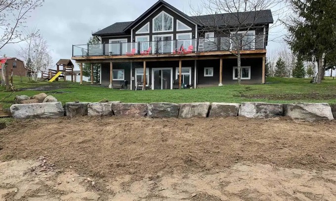 McKellar Cottage | Experience The Lake House on Mantiouwabing Parry Sound