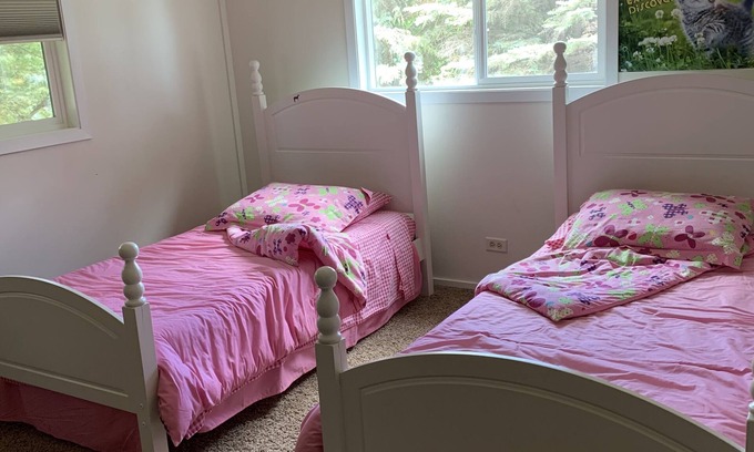 Glenwood House | Relax at The Lake House on Pelican Lake - Pet & Child Friendly