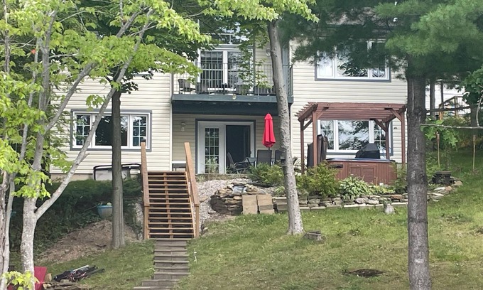 Tay Valley Cottage | Discover the Big Rideau's Hidden Gem: The Lake House Retreat