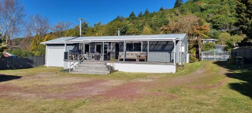 Motuoapa House | Exceptional Family Retreat at The Lake House - Taupo