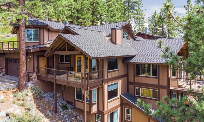 Zephyr Cove House | Discover Tranquility at The Lake Labyrinth - 10/10 Rated!